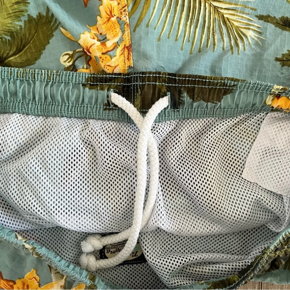 Tommy Bahama Paradise Nation Tropical Swim Trunks Blue Palm Floral L Vacation